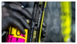 Removedor De Pegamento Muc-Off Aerosol 200 Ml -Tienda De Bicicletas 13330555e146c10c7ccf0.57561259