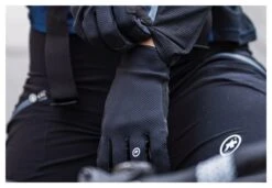 Assos Trail Long Gloves Black Series -Tienda De Bicicletas 15005955e664d7e50cd40.35823700