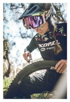 Kit Sin Cámara Lezyne Classic + 5 Tapones Para Neumáticos 9 Kit Sin Cámara Lezyne Classic + 5 Tapones Para Neumáticos -Tienda De Bicicletas 15996355f105881124972.44460644